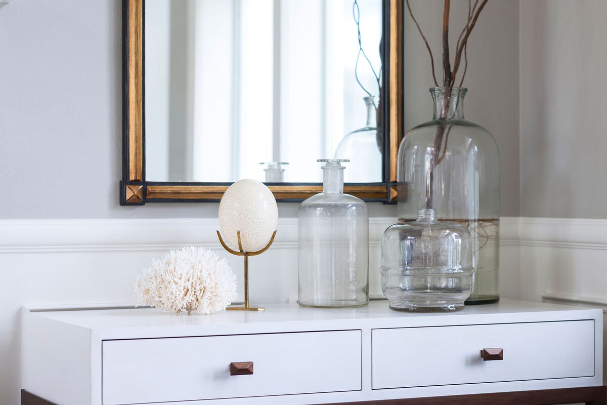 07-living-room-console-vignette-styling