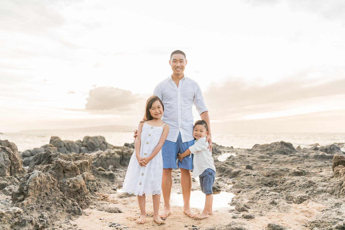 Hawaii family portraits - dad with  kids