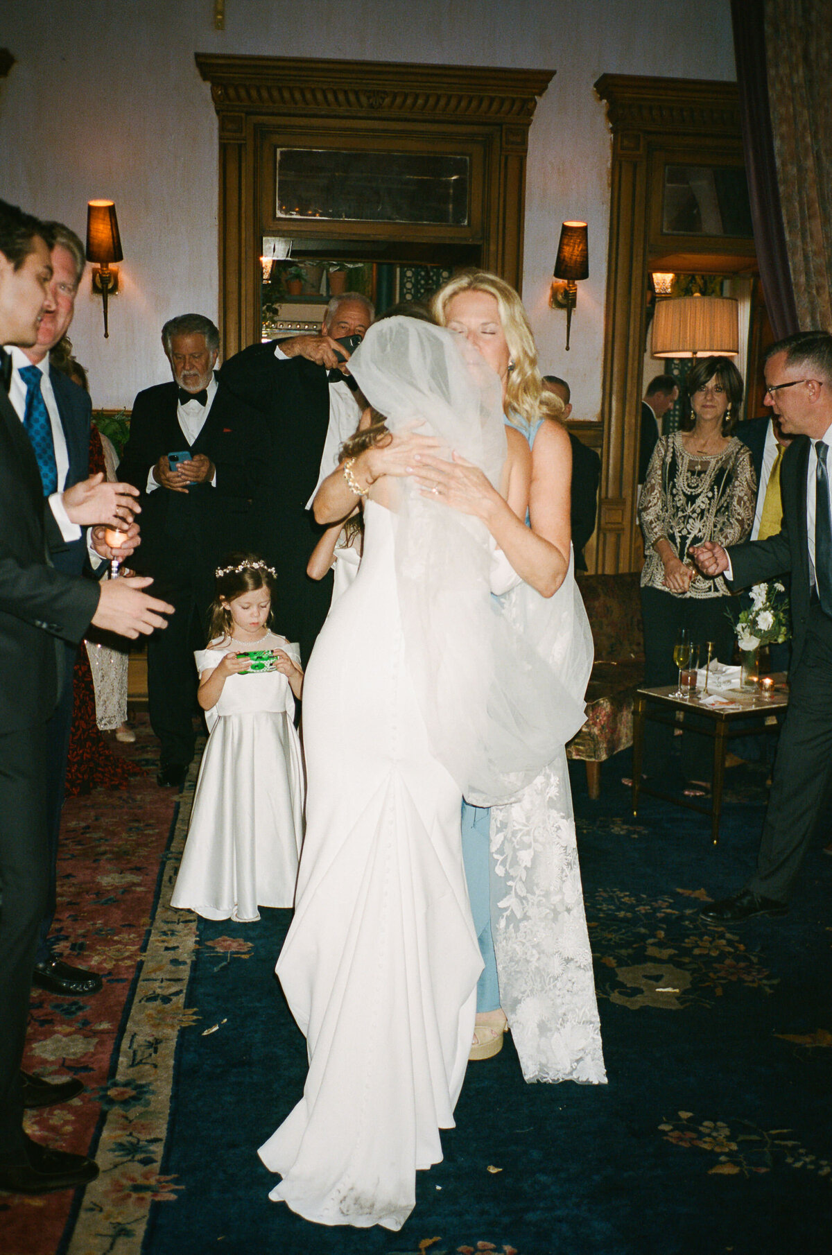hotel-chelsea-wedding-madeleine-elliott-089