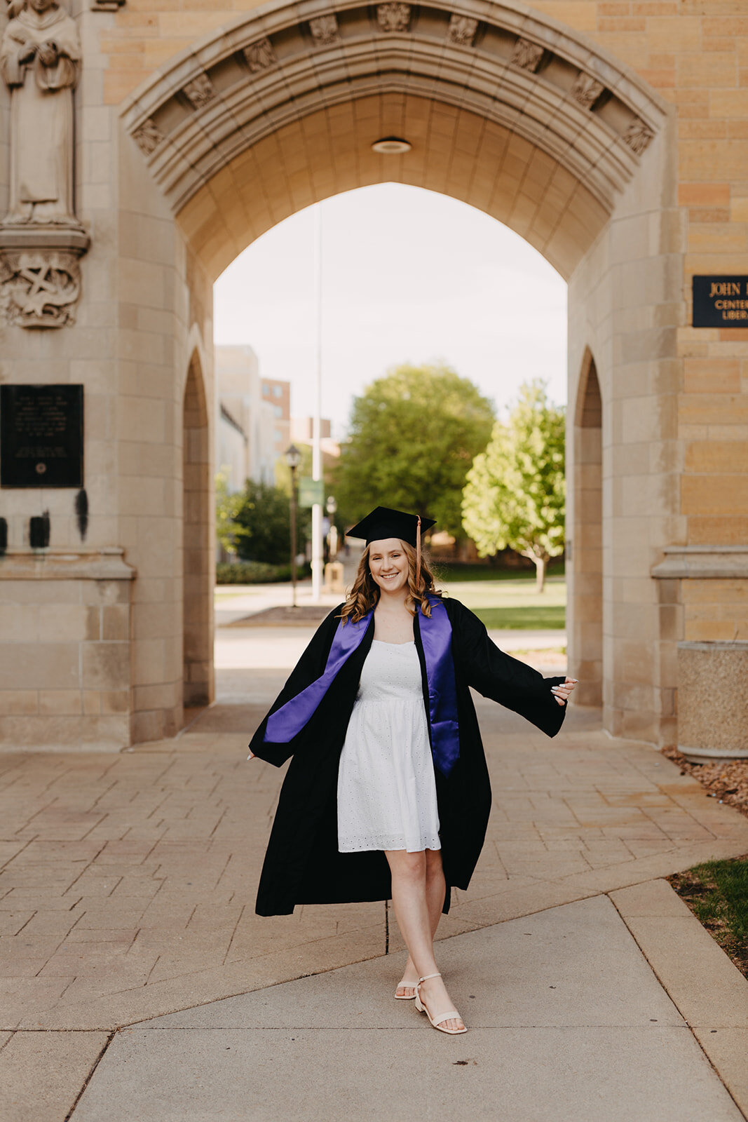 university graduation portraits university of st.thomas in st.paul by brianna kirk photography10