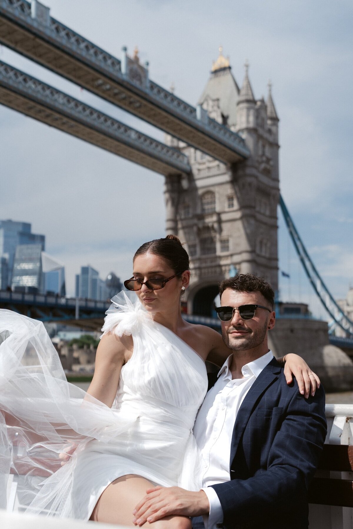 timeless-romantic-luxury-wedding-bride-london-centrallondon-blackandwhite-towerbridge-modern-londonboat-photography.jpg