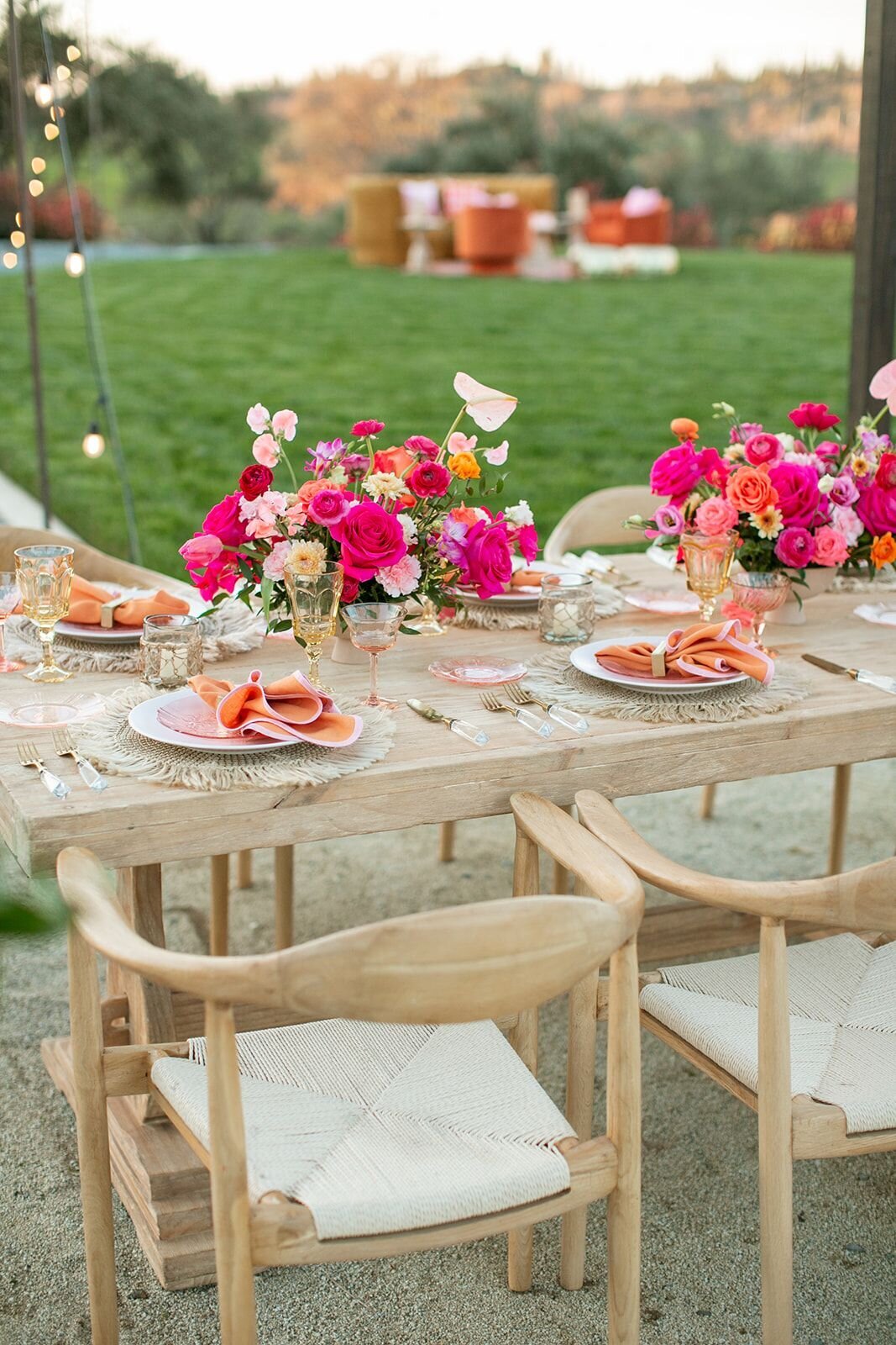 orange-and-pink-tablescape