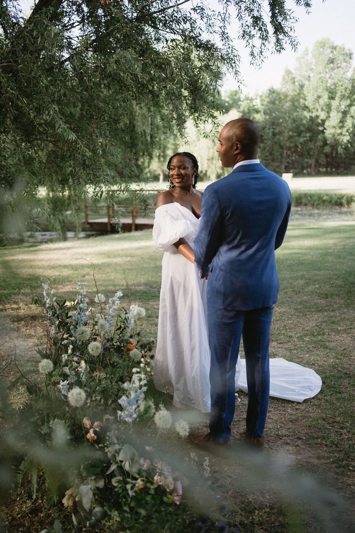 composition-florale-au-sol-ceremonie-mariage