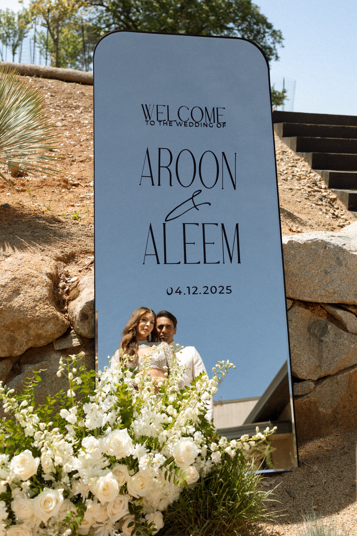 welcome-mirror-with-couple