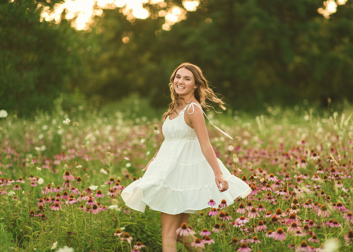 Des-Moines-Iowa-Senior-Girl-Theresa-Schumacher-Photography-Nature-Summer-Wildflowers