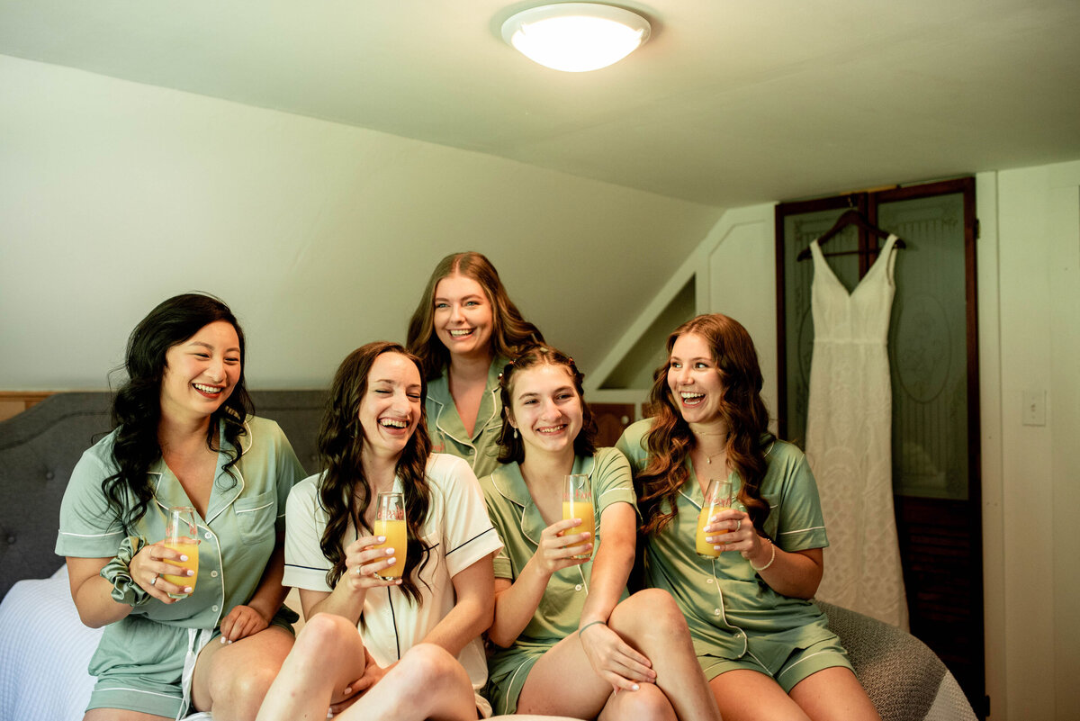 Getting-Ready-Bridesmaids