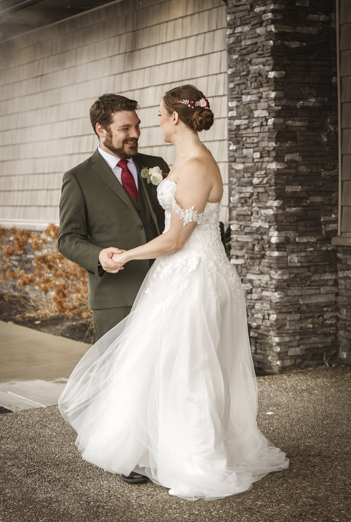 Buffalo, NY Rochester, NY and WNY wedding and engagement photographer. Jessica Stewart Photograpy The Sterling Clarence NY The Timberlodge Clarence NY Weddings