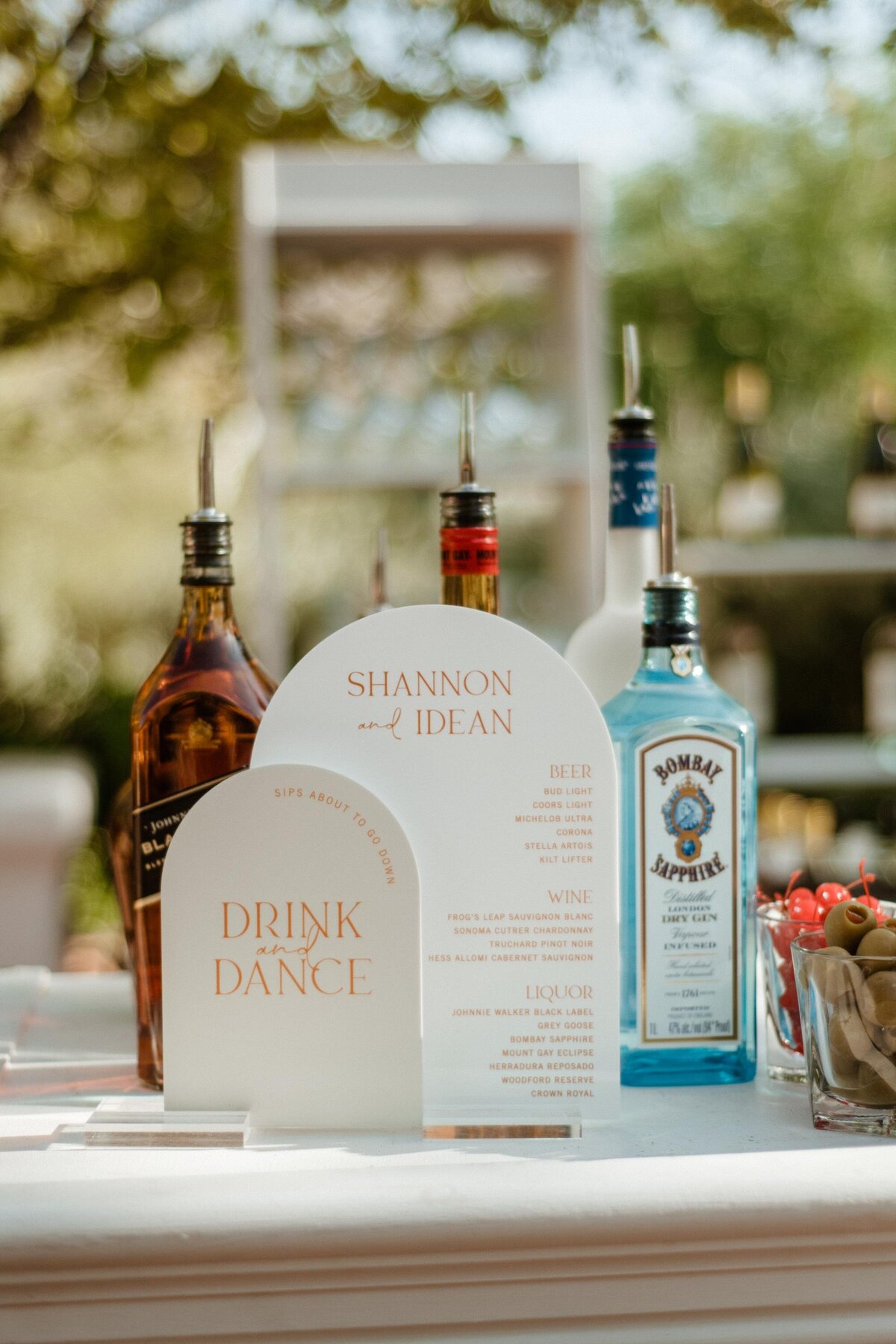 neutral-round-layered-bar-sign