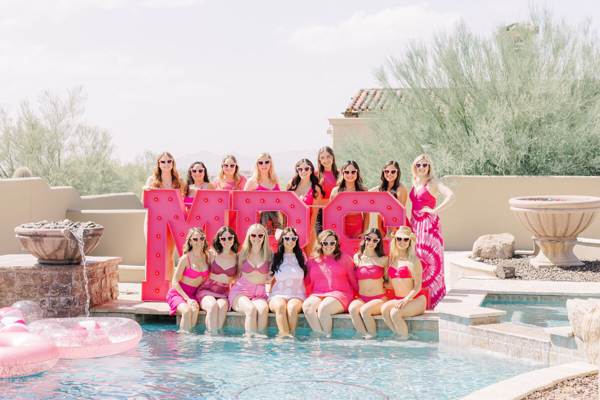 Make a splash with a lively poolside bachelorette bash in Scottsdale, featuring oversized floaties, tropical drinks, and lots of laughs. This gallery captures the vibrant energy and carefree spirit of a day spent celebrating with the bride tribe.