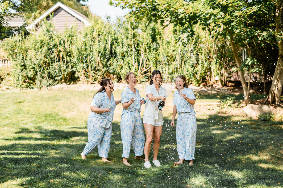 AKGettingReadyGirls-19