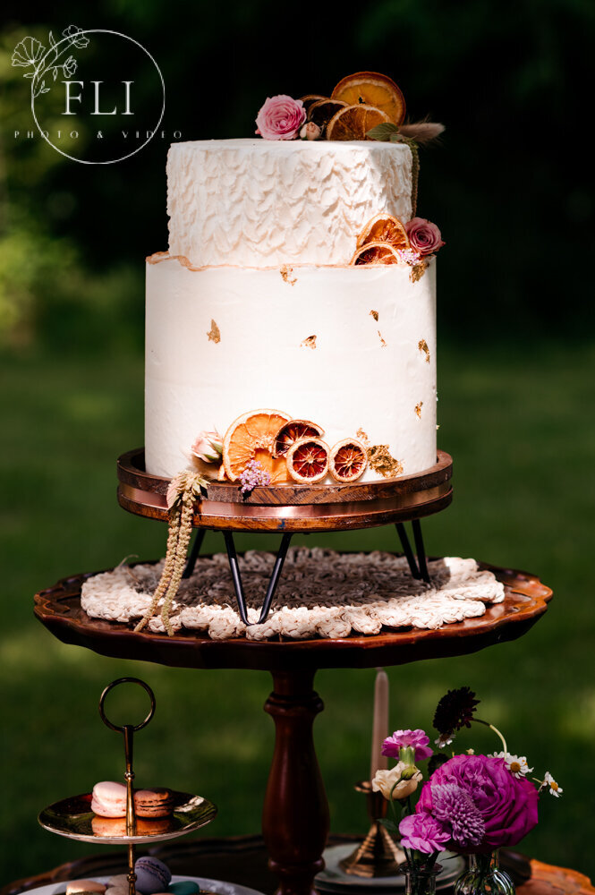 cedar bay farm wedding venue cincinnati ohio photographer videographer sweet buttercream bakery cake oranges 
