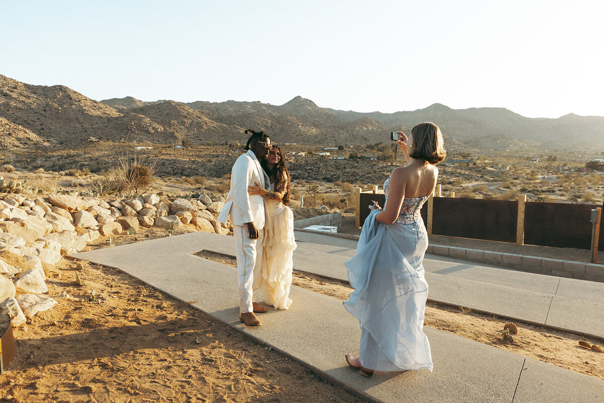 Faye-Fern-Creative-GoldenVibesPhoto-Sacred-Sands-Joshua-Tree-Wedding-Richie-James-Clara-Critchfield-Couple-22