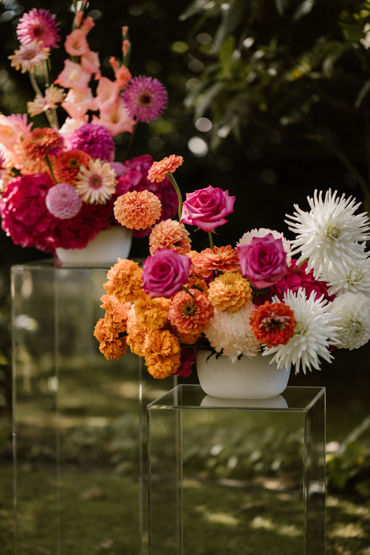 Two floral pillars set up for natasha and shauns taranaki wedding, photographed by new plymouth wedding photographer aimee kelly