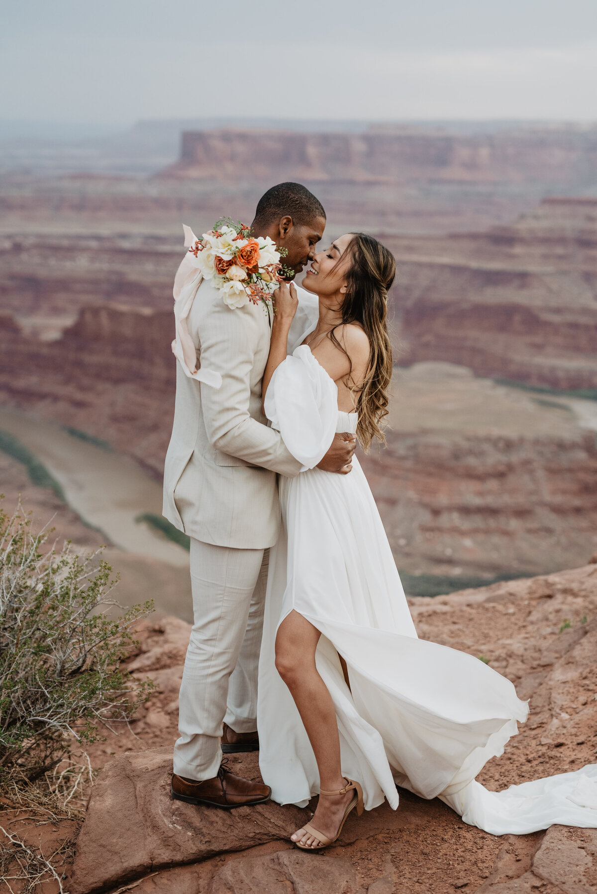 Utah Elopement Photographer captures couple kissing in Moab