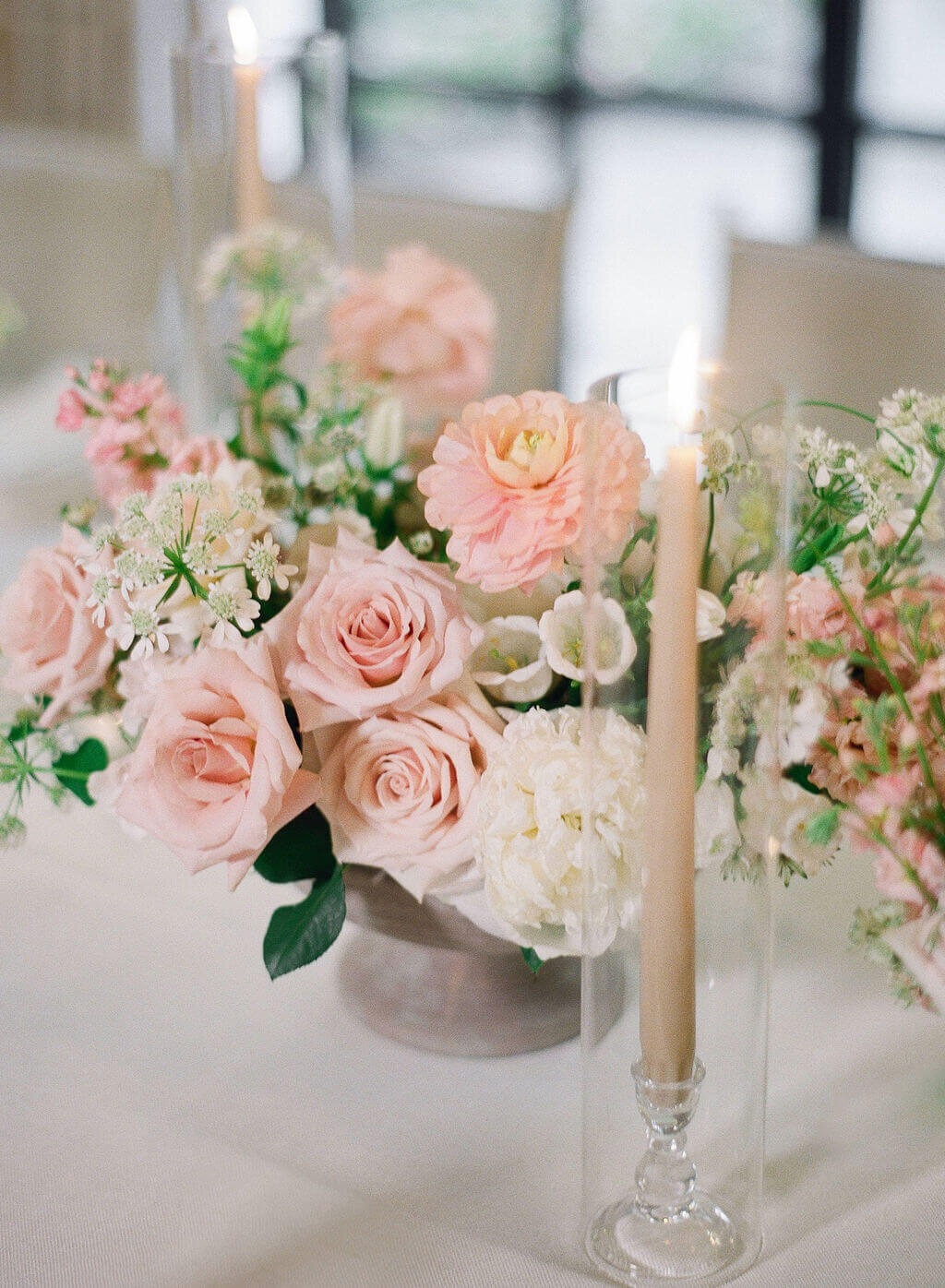 molly-luke-spring-wedding-inspiration-centerpiece-springvale-floral