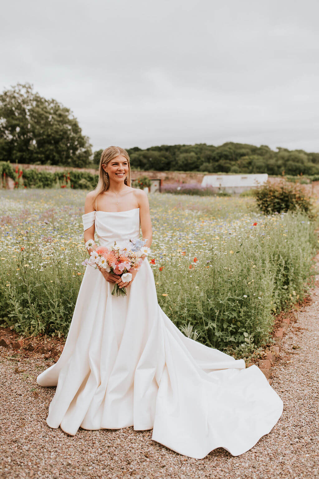 Issy-and-Bella-Floral-Design-Wedding-Florist-Herefordshire-Broadfield-Court-j&N88