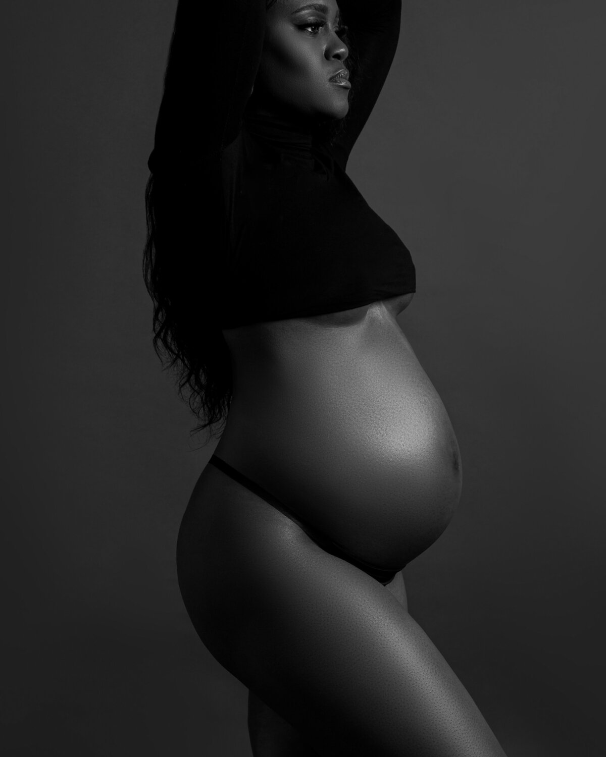 black and white maternity portrait by Daisy Rey Photography in NJ