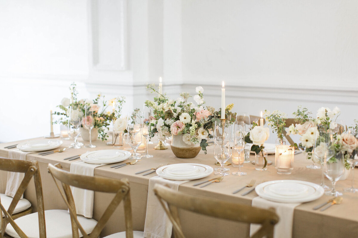 neutral and pink wedding flowers on head table
