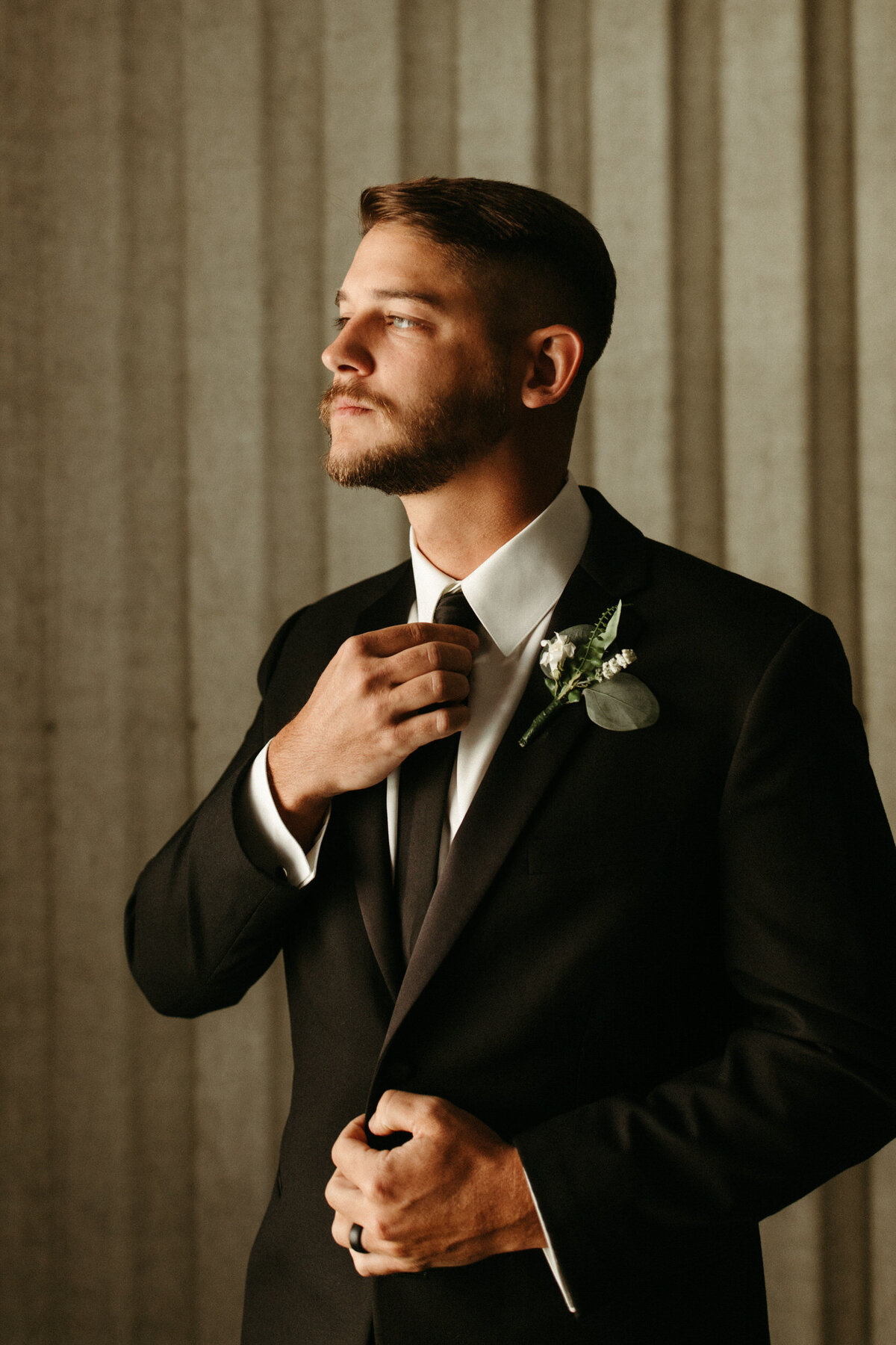 jackson-mississippi-wedding-groom-getting-ready