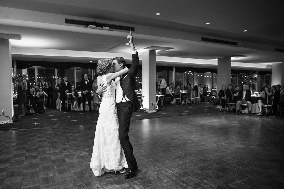 L_Photographie_wedding_wedding_ceremony_old_cathedral_reception_chase_park_plaza_st_46