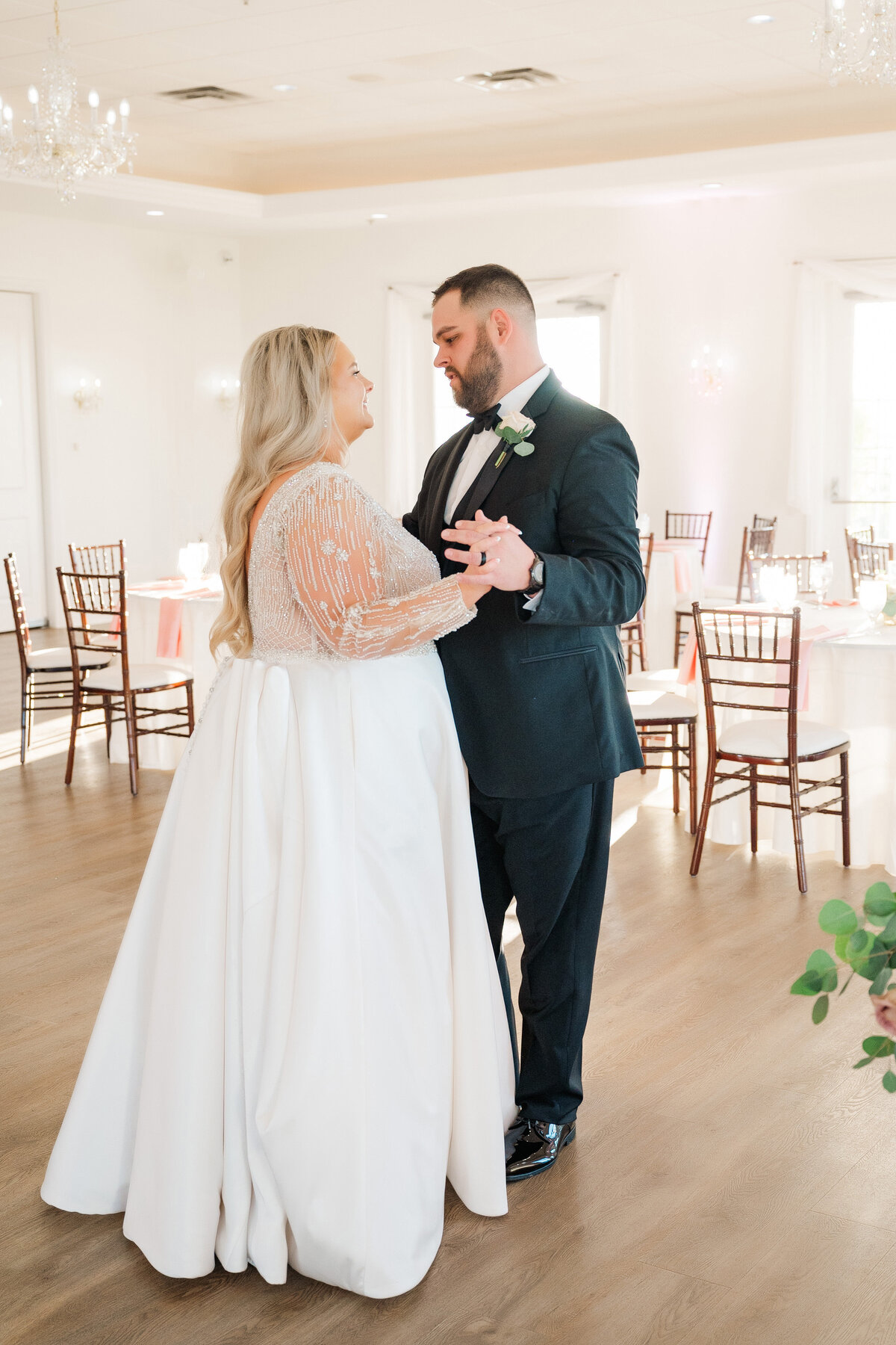 wedding first dance at twelve oaks mansion