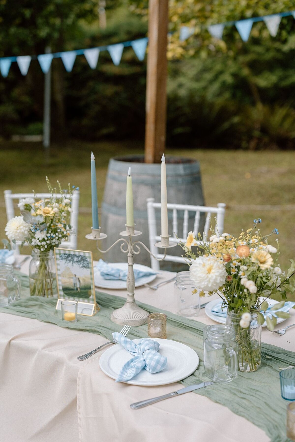 blue-gingham-bow-napkin-tablescape