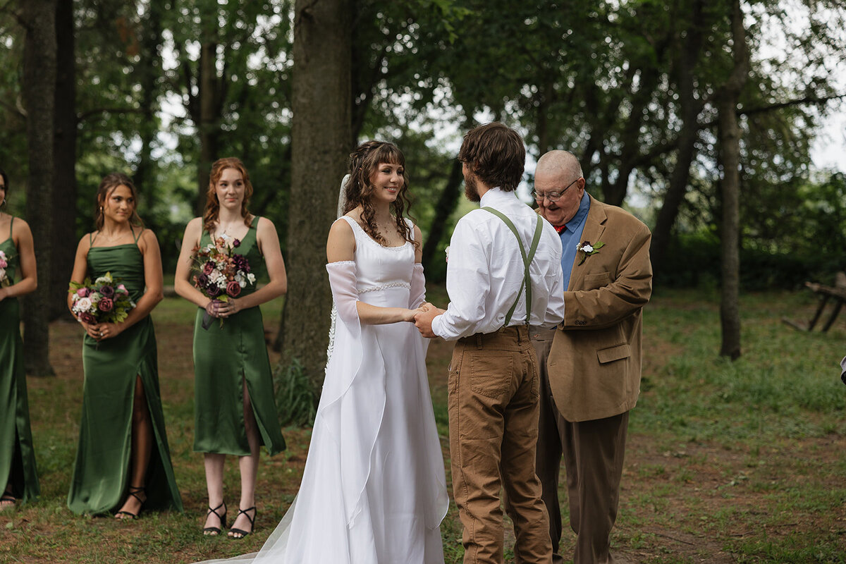 geneseo-intimate-wedding-whispering-pines-johnna-kyle-6