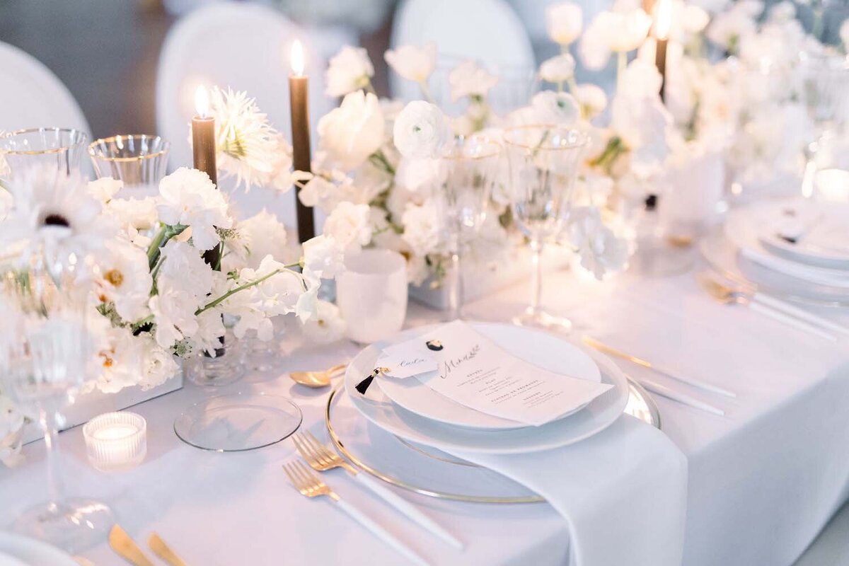 Parisian couture wedding in Black and White at chateau de Bonaventure Paris Veronique Lorre floral designer Aude lucas31