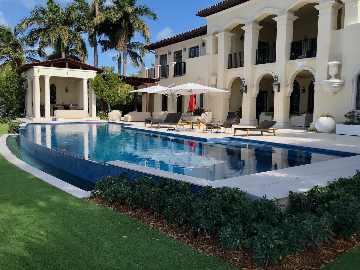 Custom swimming pool