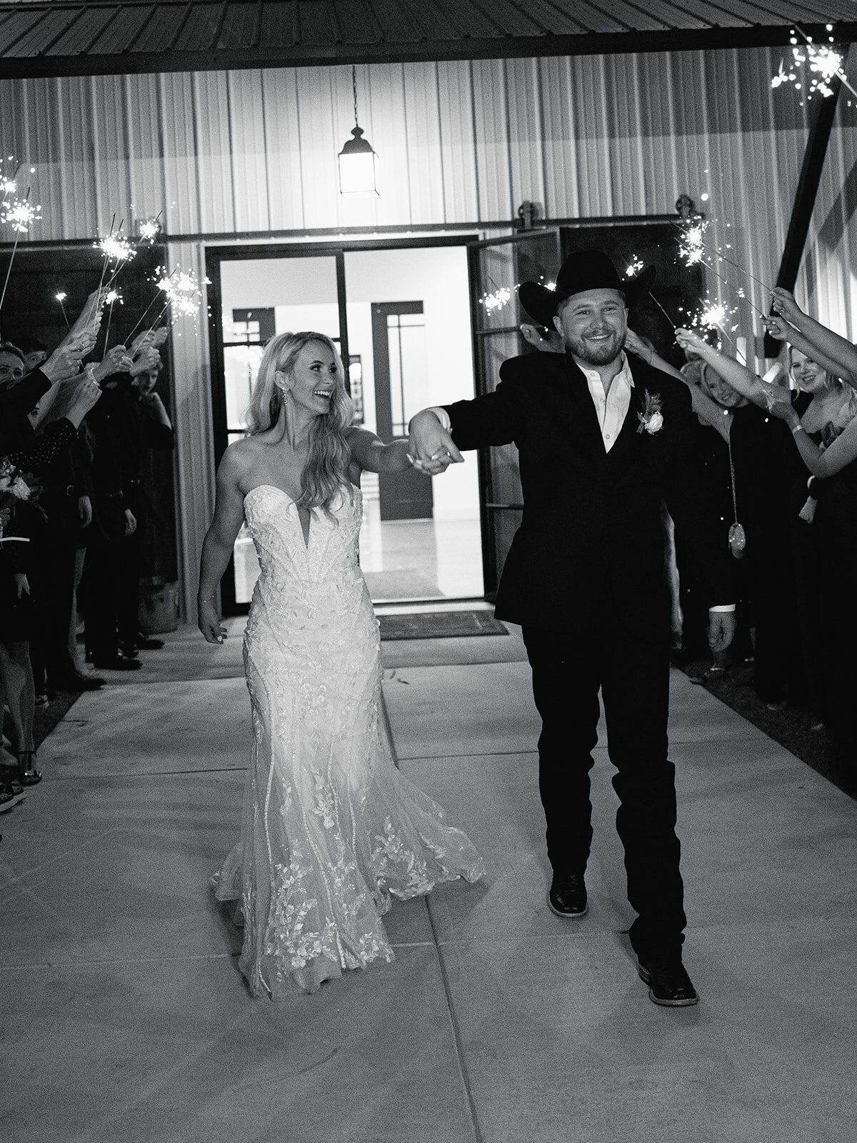 2025-10-11_DykesWeddingPreviews_MollyMurphyPhotography-148