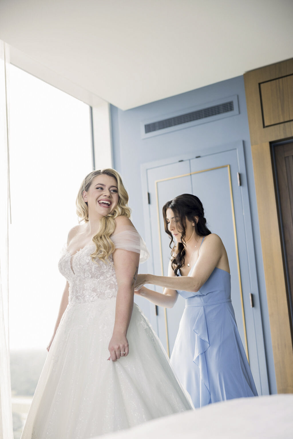 063 - ALy&Dominic-HundredsofMoments-GettingReadyBride-240127-7557-101