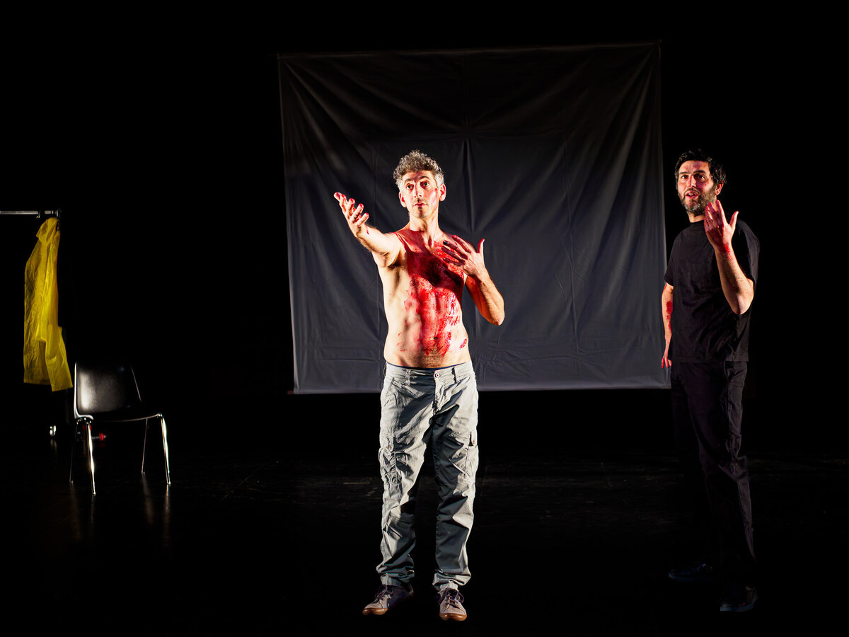 Mode d’emploi pour metteur en scène israélien en Europe texte, mise en scène, jeu Hannan Ishay, Ido Shaked  TPV_3190101-3-Enhanced-NR