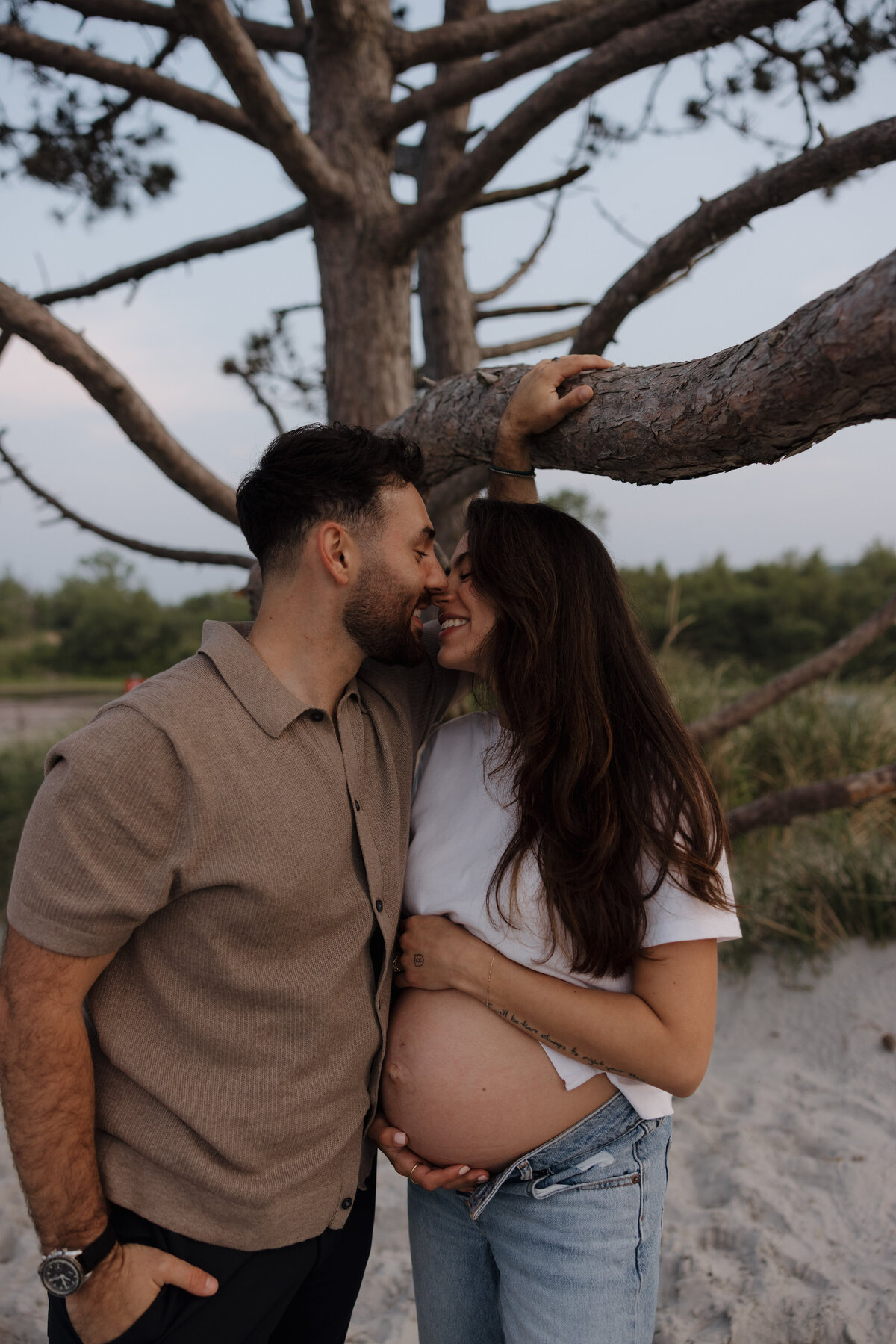 coastal-new-england-maternity-photoshoot-17