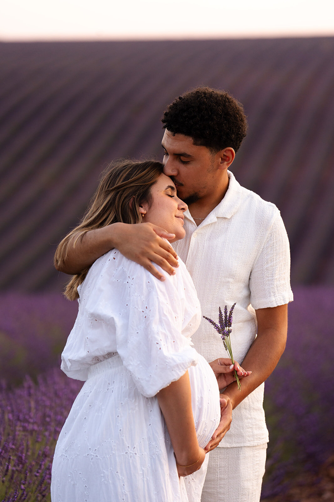shooting-grossesse-couple-lavandes-provence15