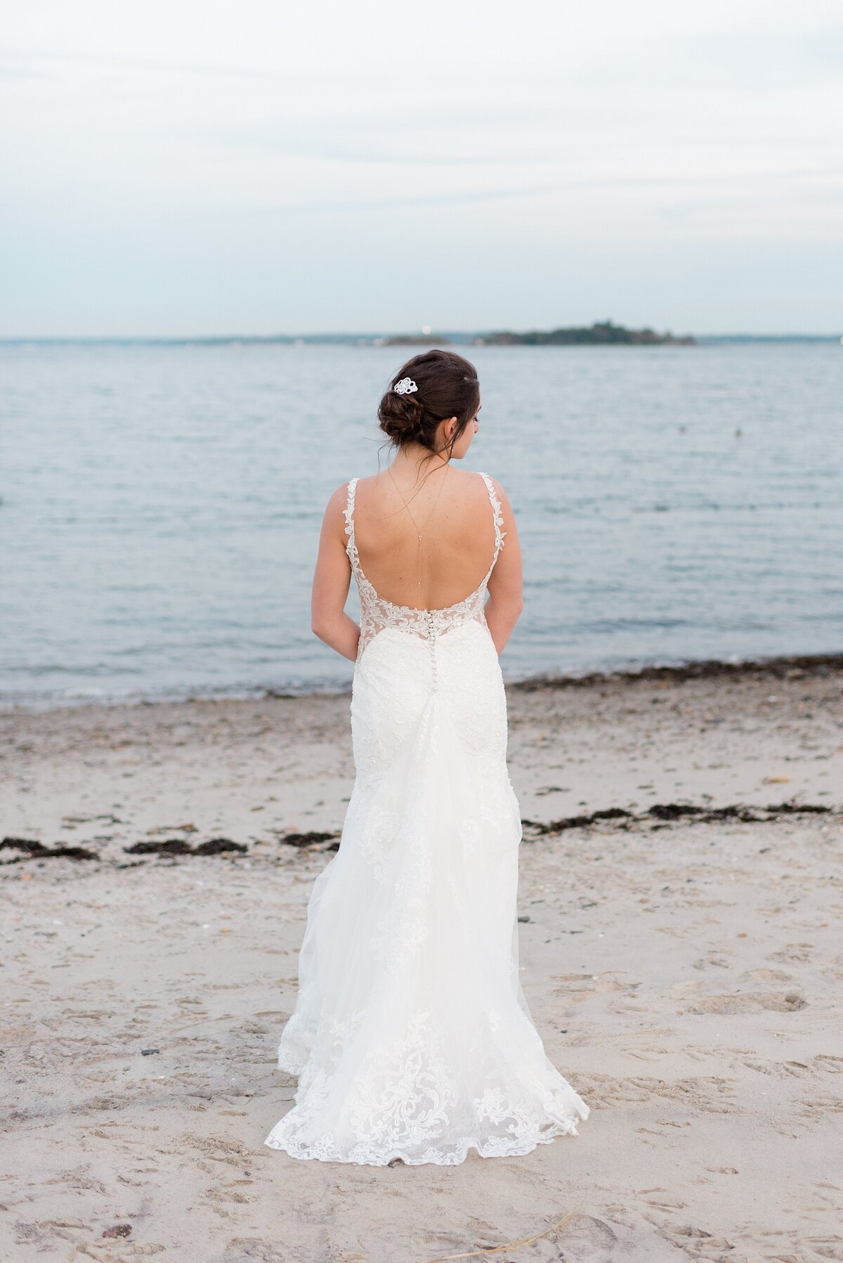 45_Bride-Portrait-with-gold-backdrop-necklace_4158