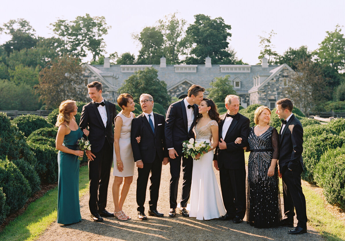 estate-wedding-family-picture