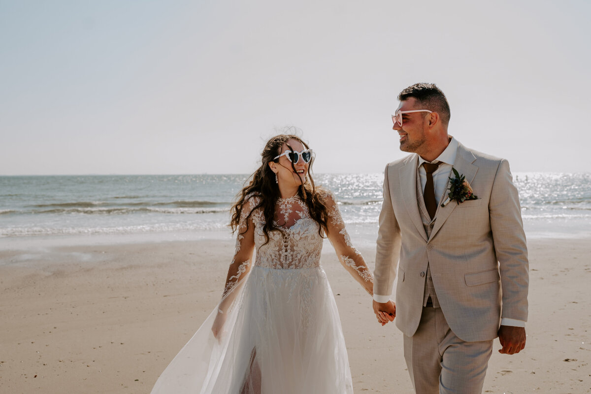 Trouwfotograaf in Zeeland. De leukste trouwlocaties in Zeeland vind je in deze blog. Door everatilroefotografie, trouwfotograaf in Middelburg,Zeeland