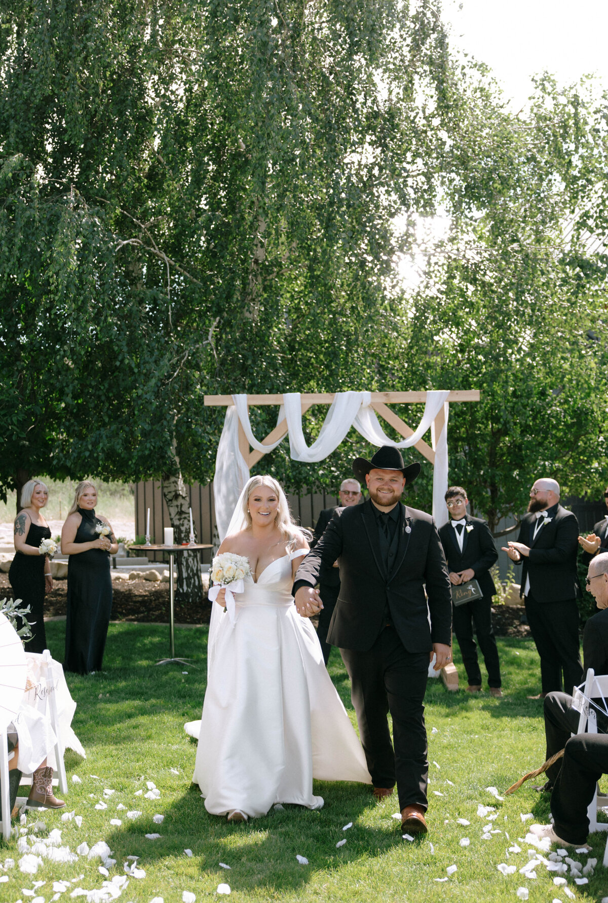 the-white-barn-in-emmett-idaho-wedding-krysta-timmons-photography-ceremony-300