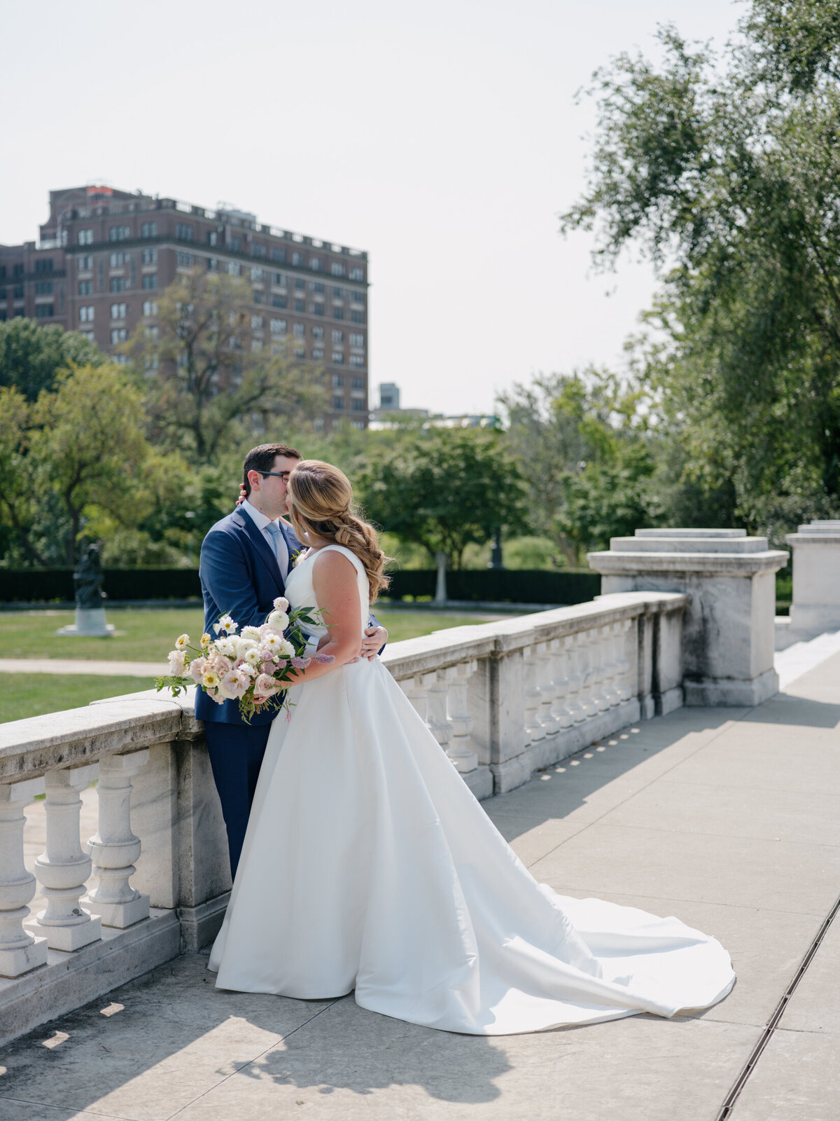 bride-groom-wedding-portrait-cleveland-art-muesum-10