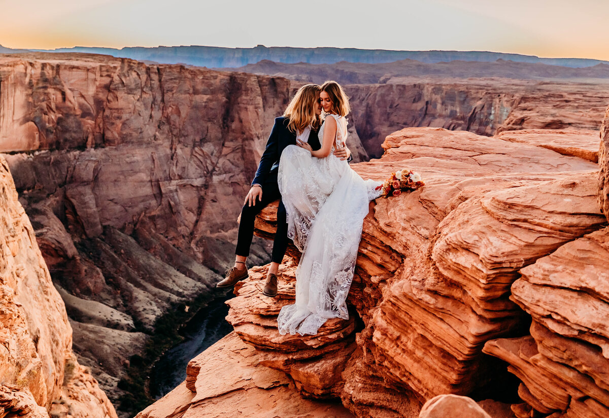 Intimate elopement ceremony at Horseshoe Bend, Arizona desert
