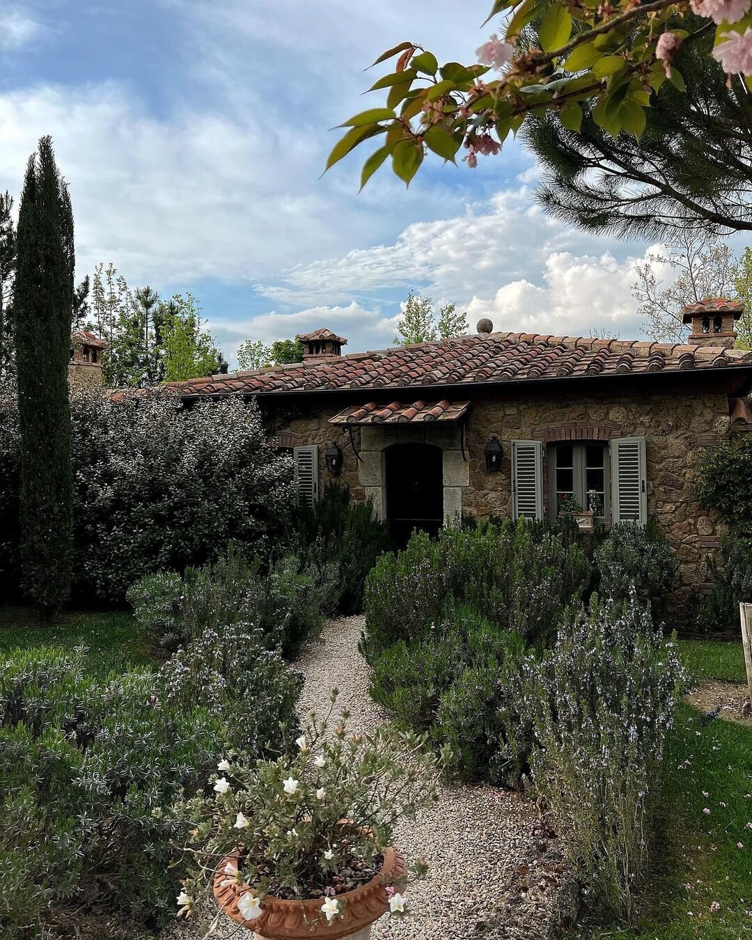 A garden suite exterior at Borgo Santo Pietro