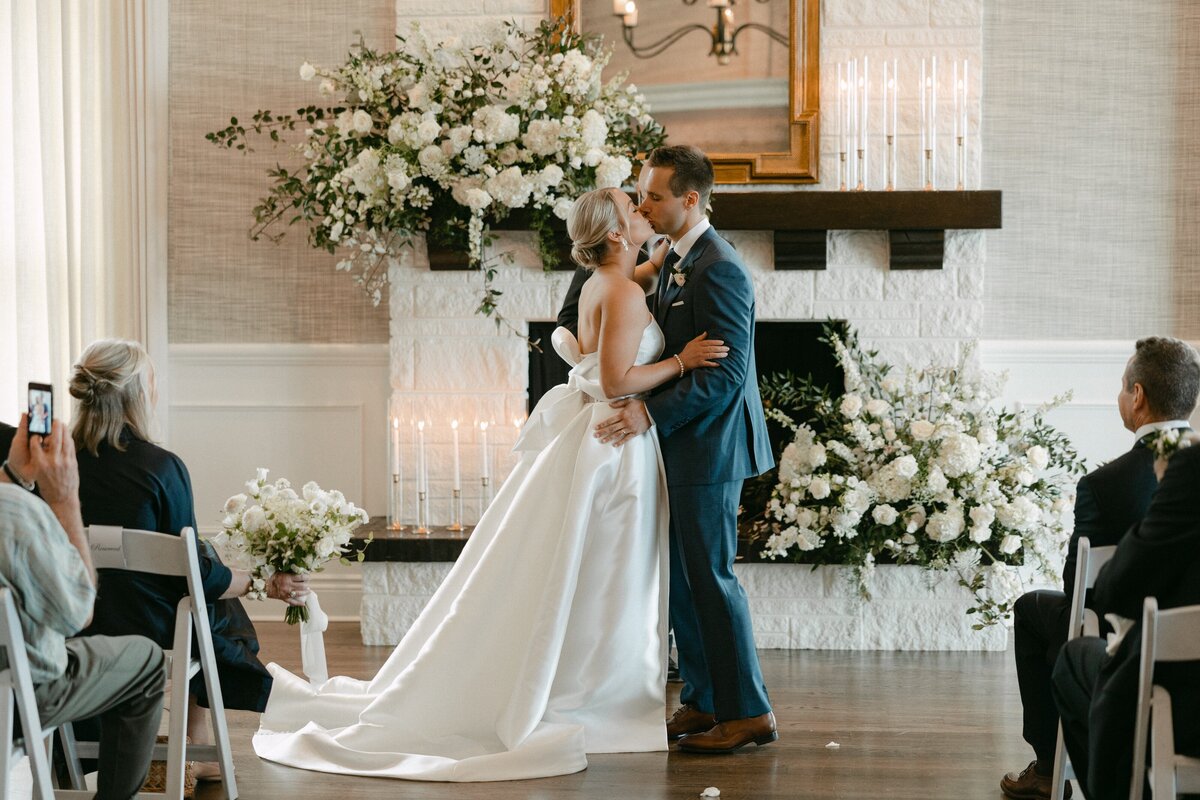 sloan-daniel-wichita-country-club-wedding-kayxbee-449