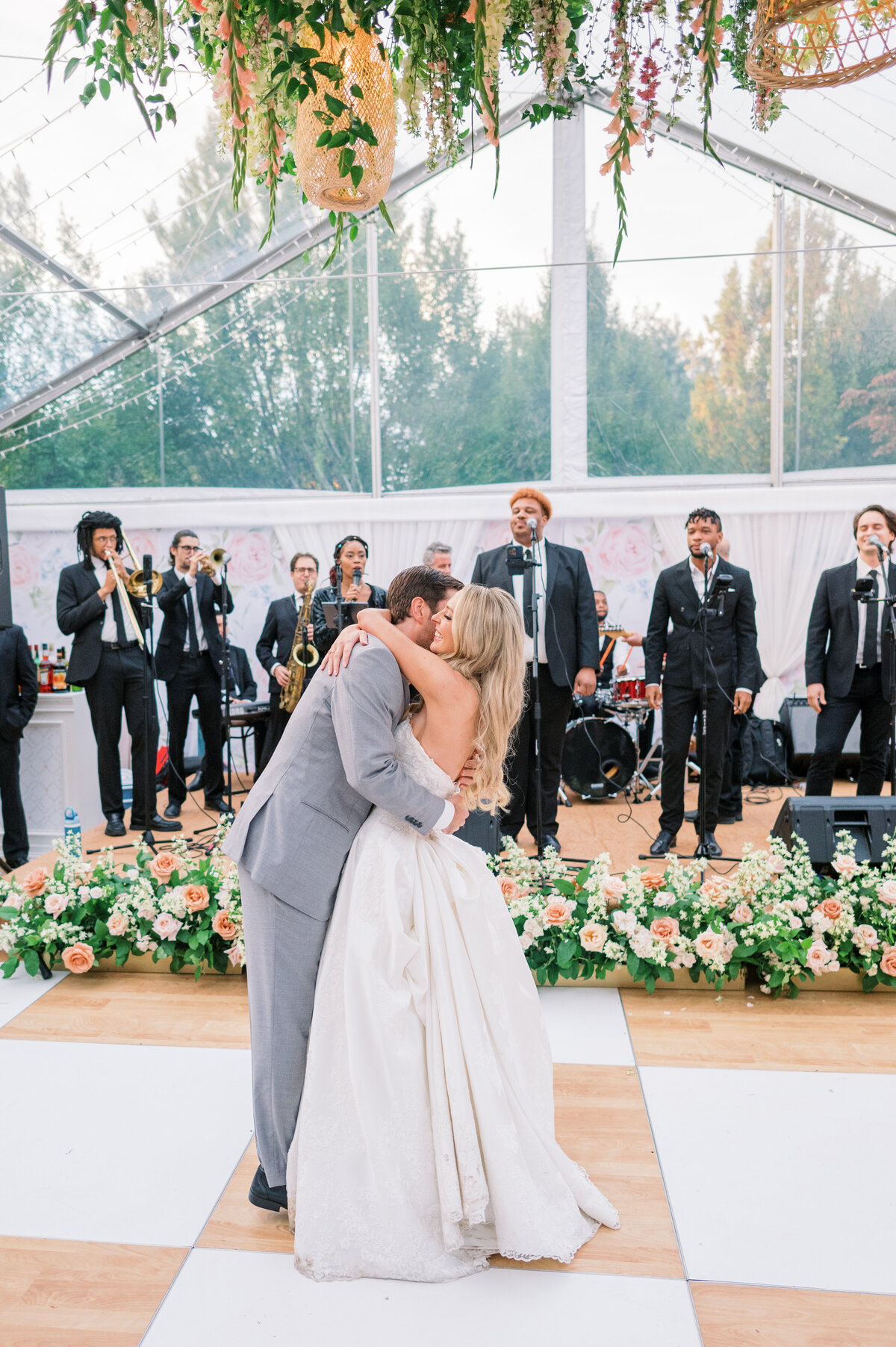 backdrop-watercolor-wall-first-dance
