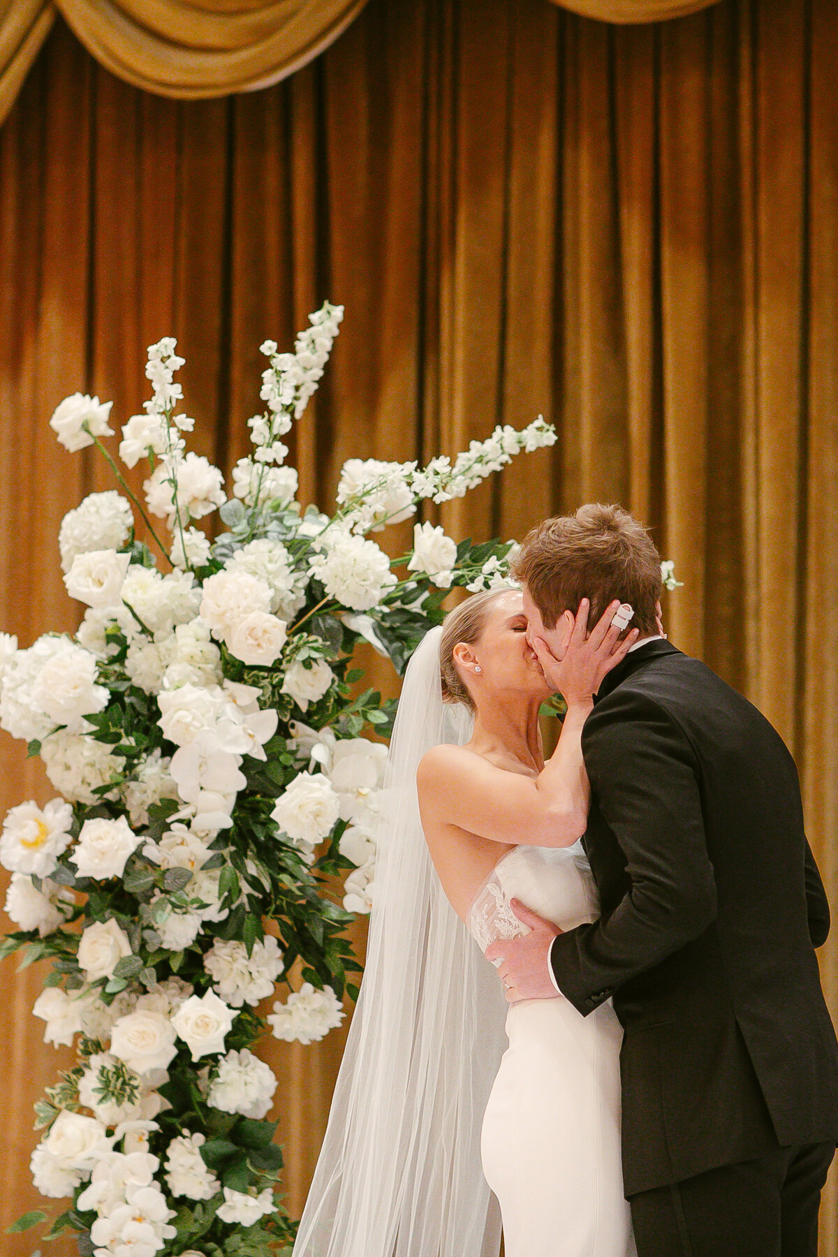 Chicago luxury editorial wedding photographer (The Drake hotel Princess Diana Suite Milton Lee Olive Park) 12-223