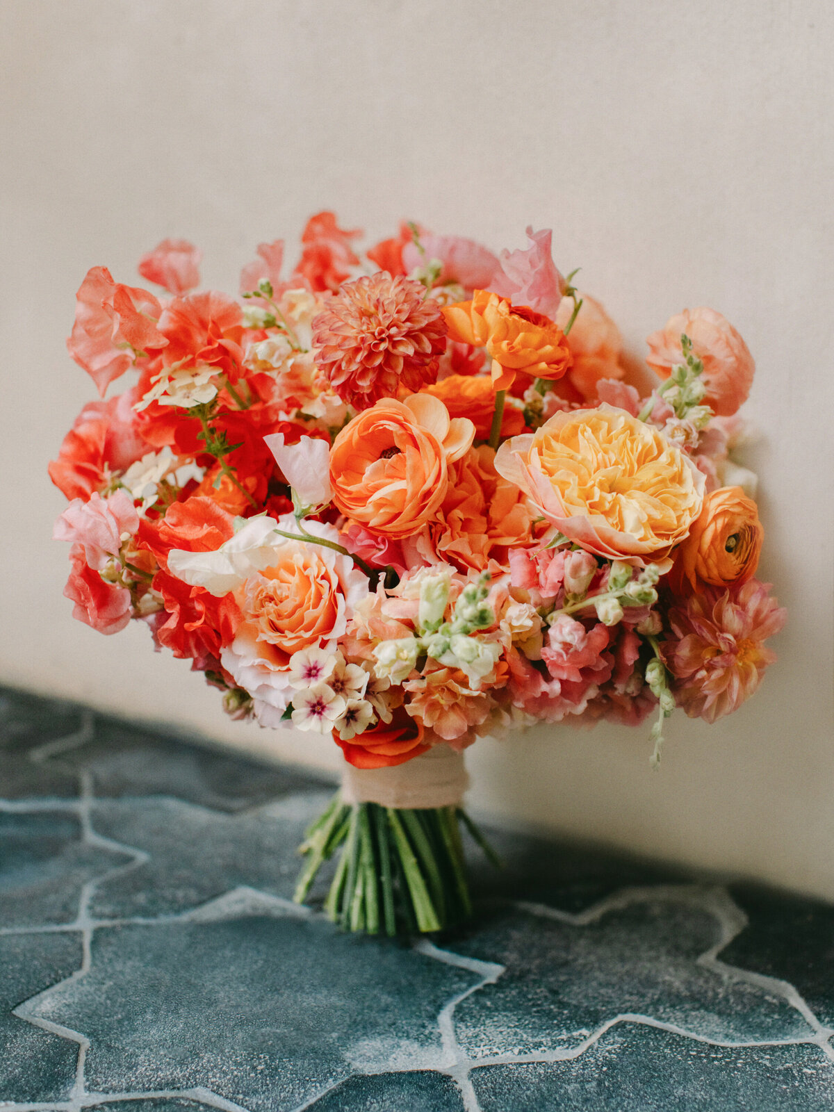 commodore-perry-estate-wedding-spring-bridal-boquet-bright-pink-orange-peach