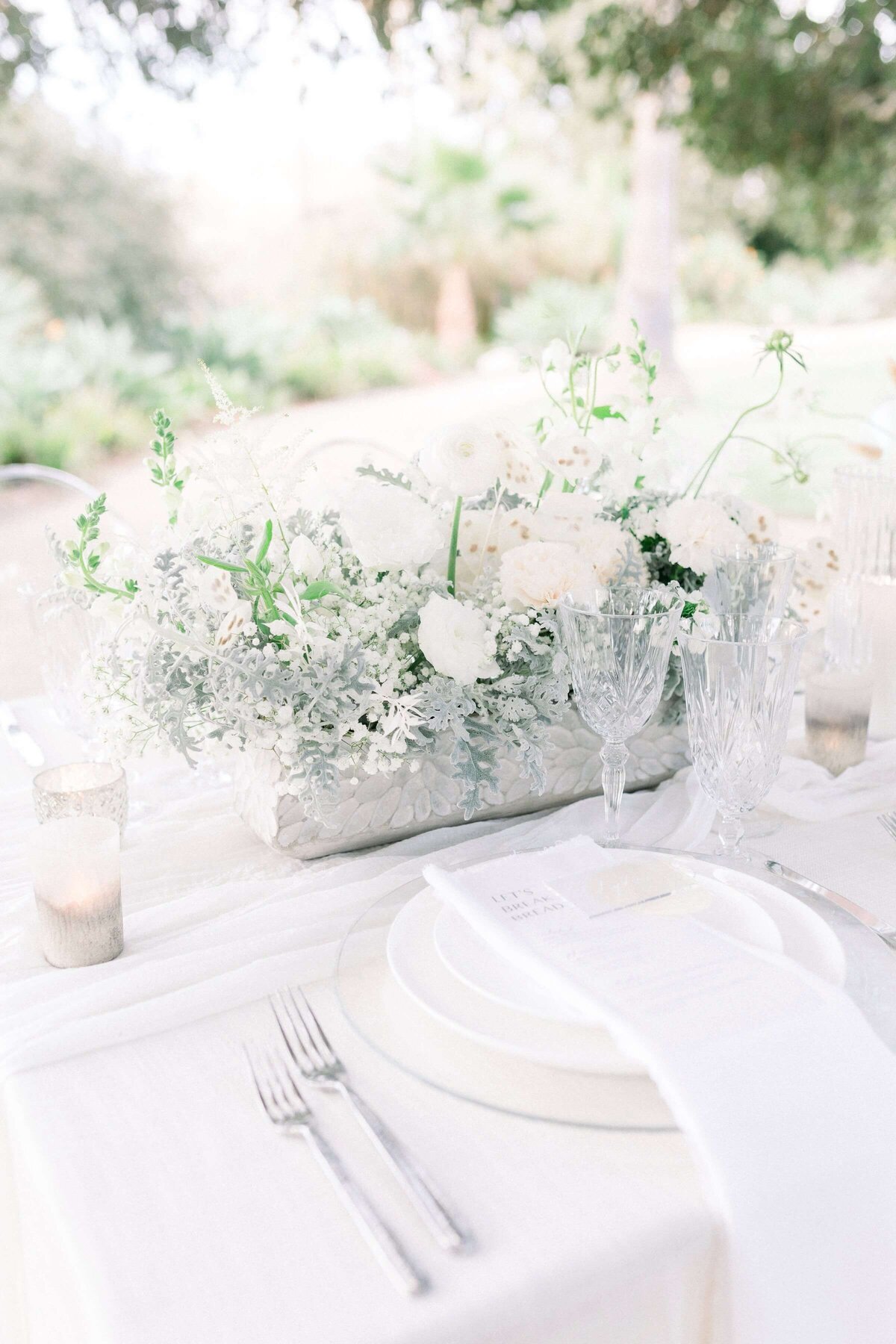 elopement centrepiece