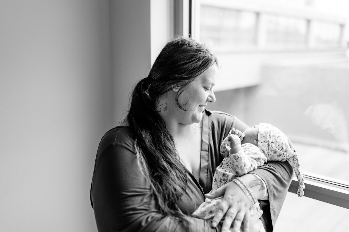 best NW Arkansas fresh 48 portraits, fresh 48 photoshoot Rogers Arkansas, newborn photographer near me, newborn photography Rogers AR, Northwest Arkansas fresh 48 photography