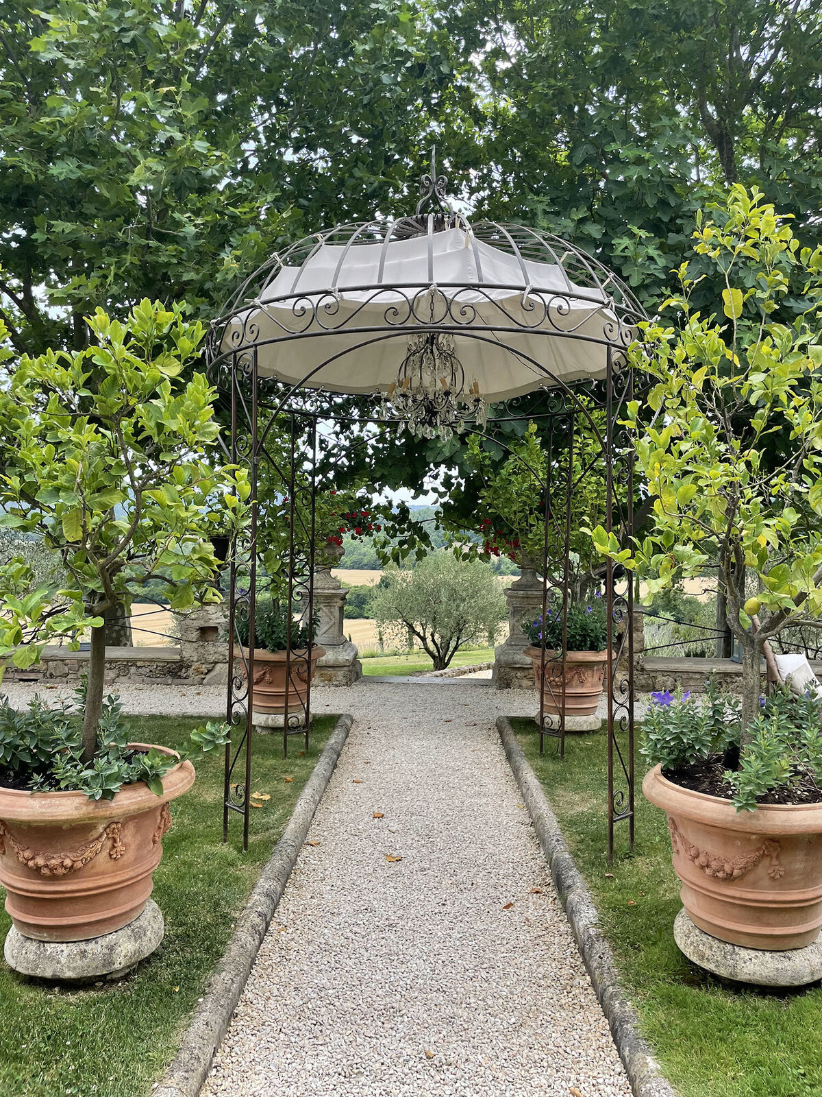 Borgo-Santo-Pietro-Willow-and-Oak-Events-BTS-8