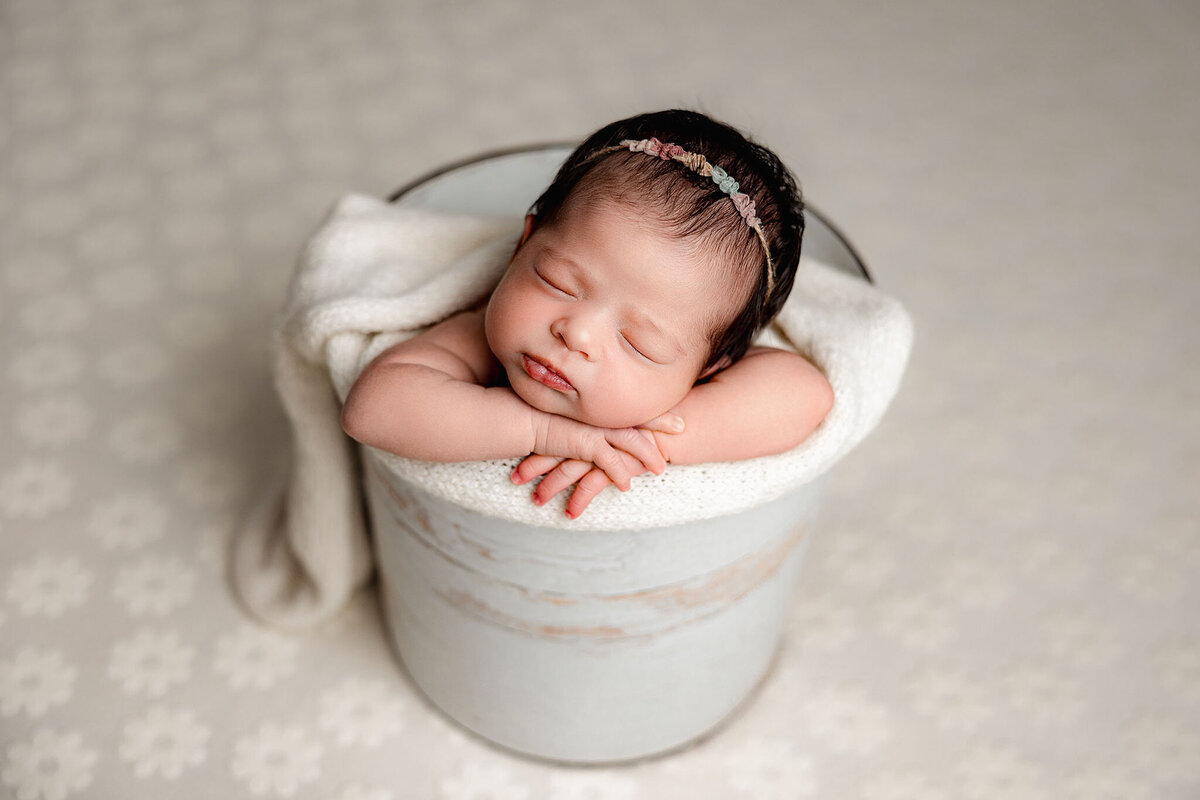 arielle_elizabeth_photography_newborn photographer, family photographer, baby photographer, milestones photographer, studio, near traverse city, near charlevoix, near petoskey, near gaylord, near harbor springs, michigan photographer_01145