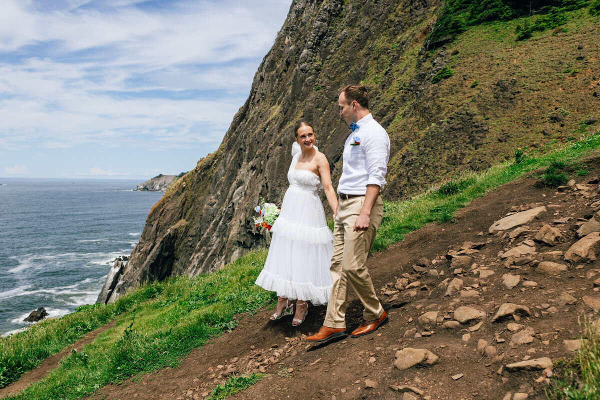 Northern-Oregon-Coast-elopement-photographer-3